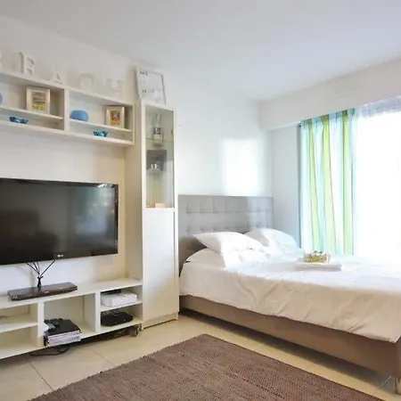 Le Palais De Med Promenade Des