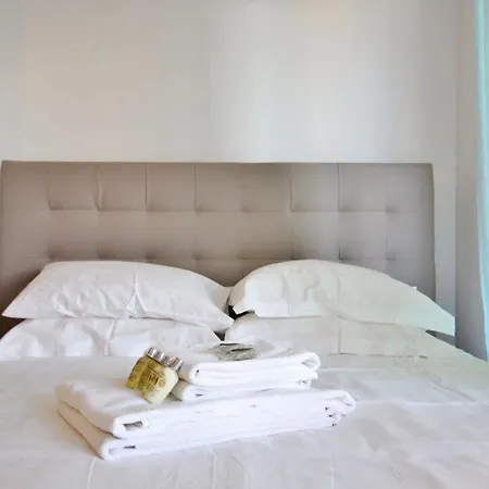 Le Palais De Med Promenade Des *