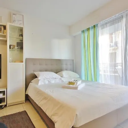 Le Palais De Med Promenade Des *